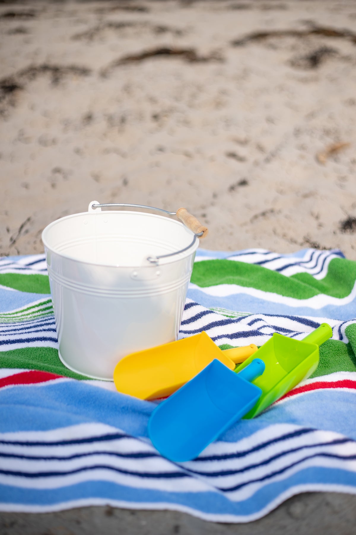 White Metal Beach Bucket with Scoop