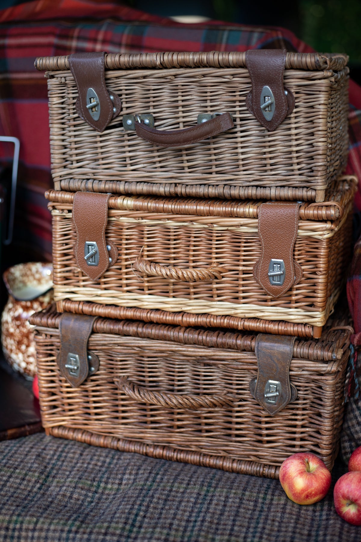 Vintage British-Style Small Picnic Hamper - Choose Your Size