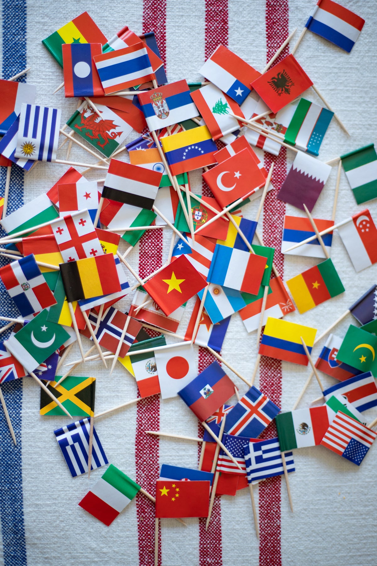 Celebration Picks - World Flags Cupcake Toppers - Pack of 100