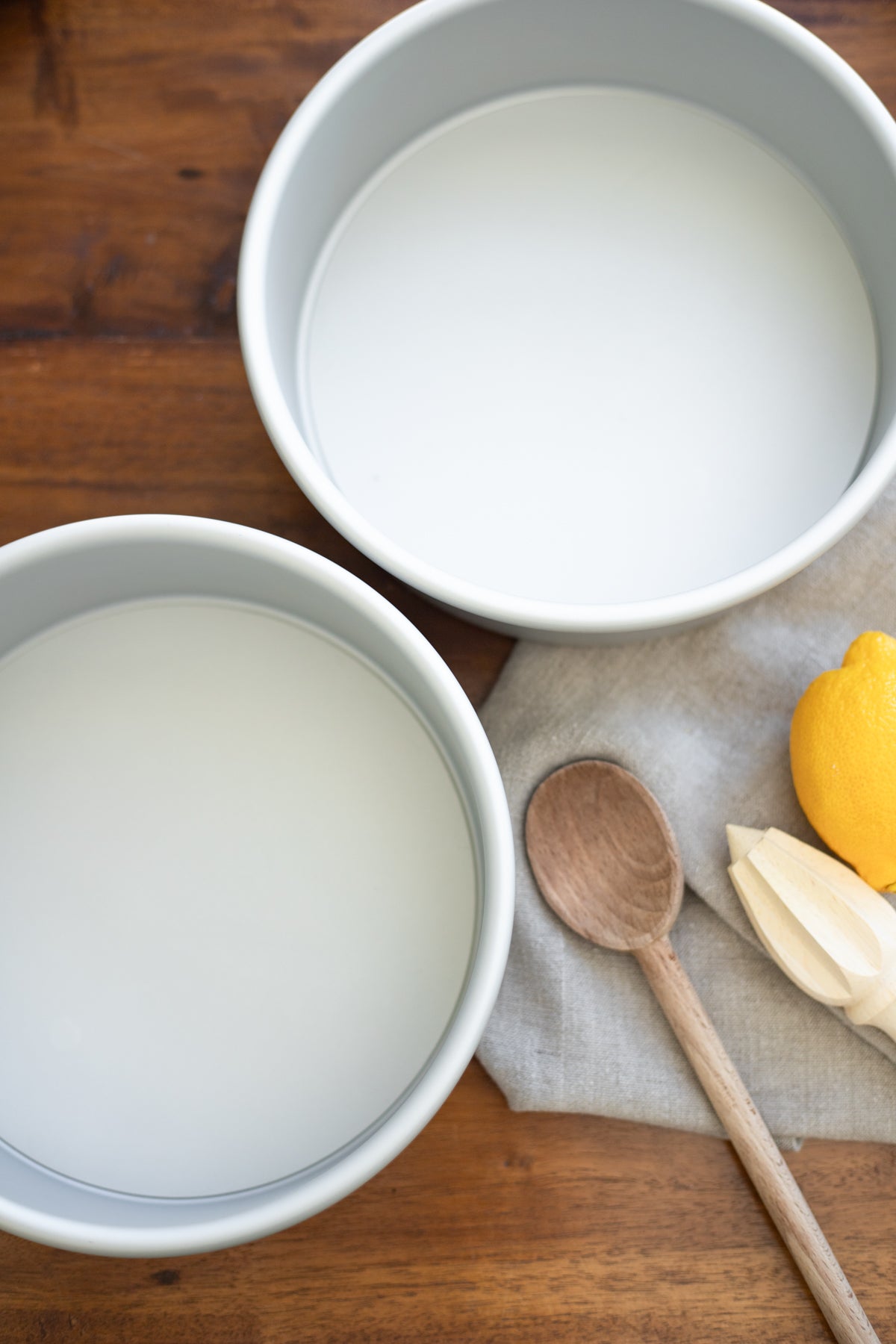 8" Cake Pan with Removable Bottom - Set of 2